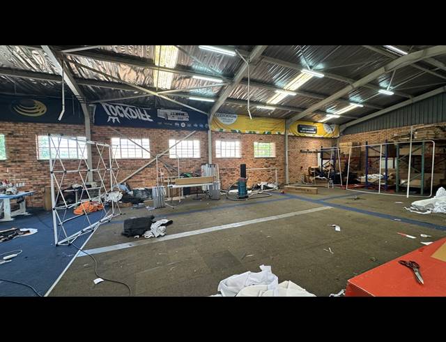1,000M² WAREHOUSE FOR SALE IN EASTGATE